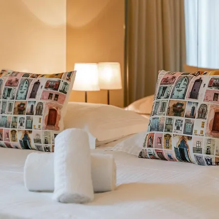 Huswell - Stylish With Sea View Апартаменти