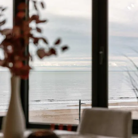 Апартаменти Huswell - Stylish With Sea View