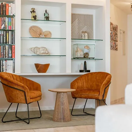 Huswell - Stylish With Sea View Апартаменти