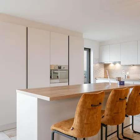 Апартаменти Huswell - Stylish With Sea View *