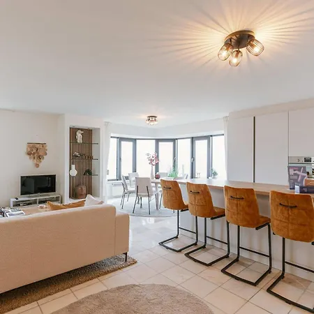 Апартаменти Huswell - Stylish With Sea View *