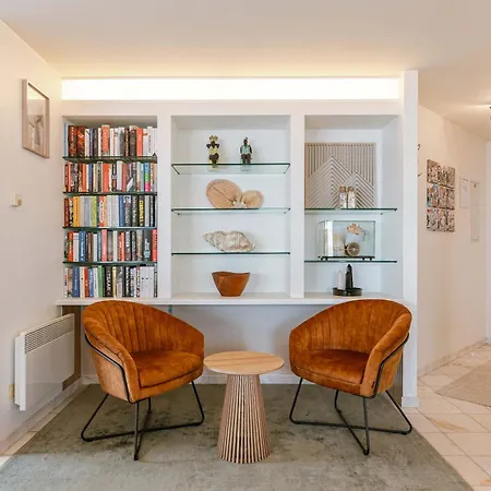 Huswell - Stylish With Sea View Остенде