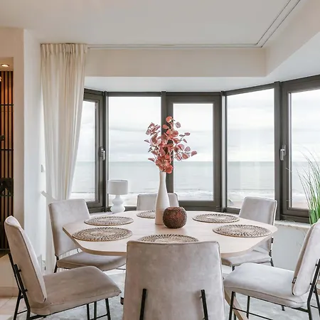 Апартаменти Huswell - Stylish With Sea View