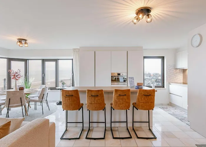 Huswell - Stylish With Sea View Apartment